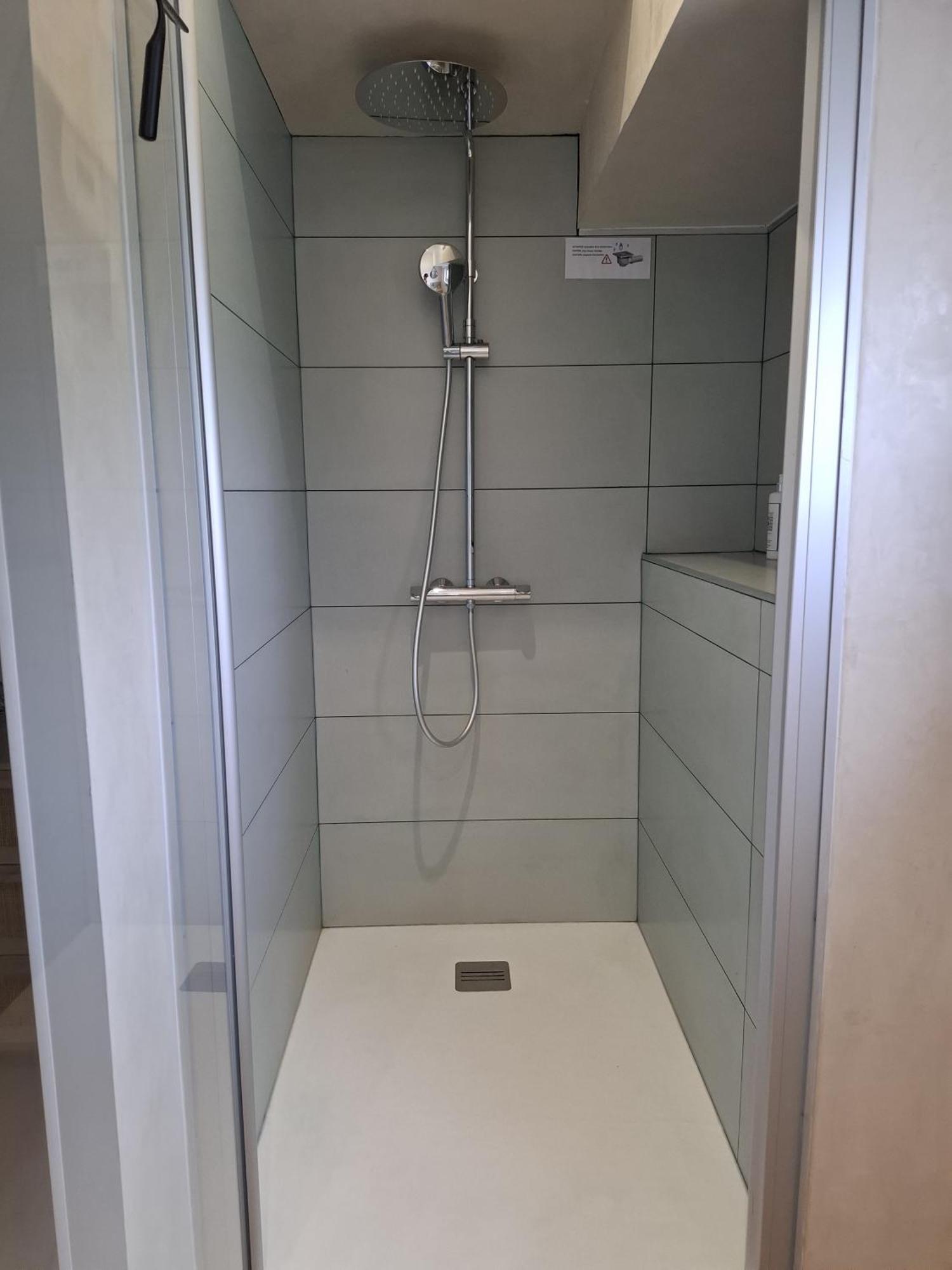 La Peniche De Fabrice Avec Jacuzzi Privatif Apartman Strasbourg Szoba fotó